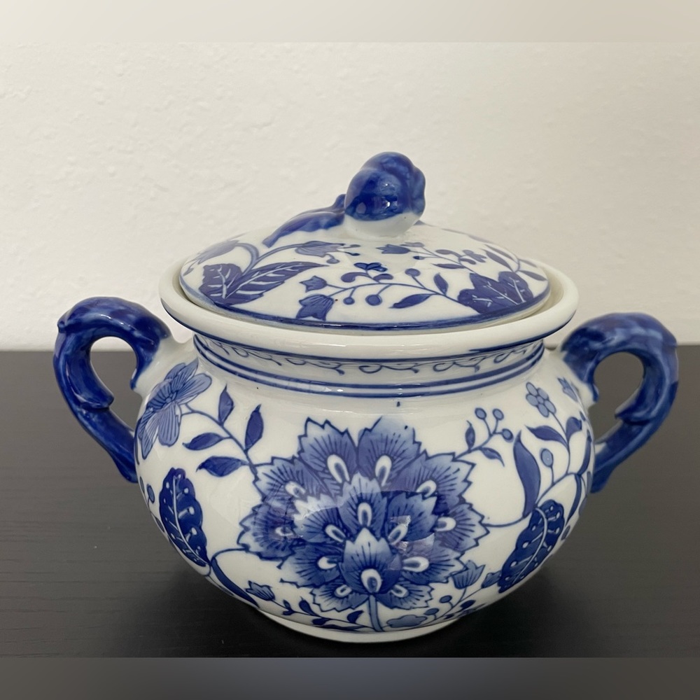 FORMALITIES By Baum Bros. Chinese Blue & White Peony Casserole Dish with Lid.